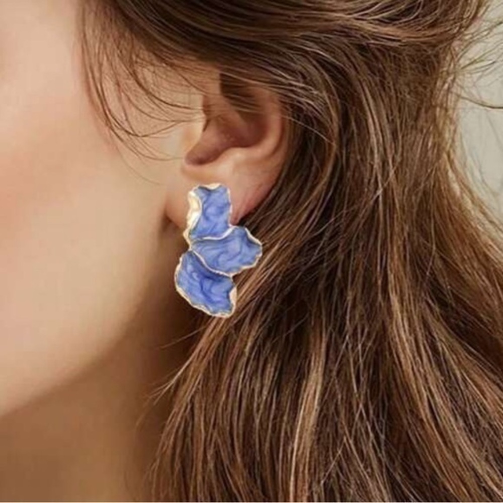Elegant Flower Earrings floral stud fashion earrings blue color